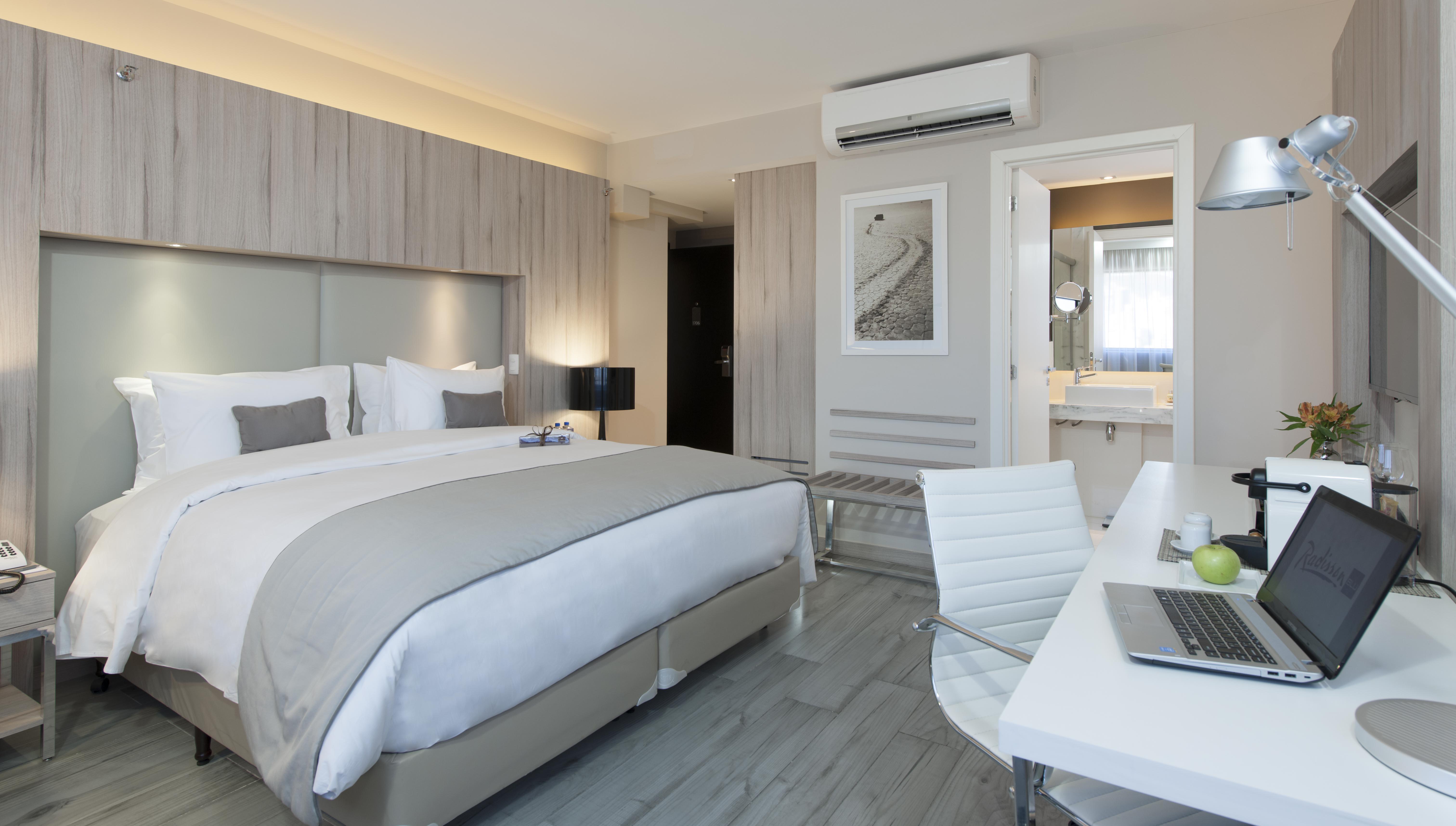 Radisson Blu Belo Horizonte Savassi 호텔 외부 사진 A room at the hotel